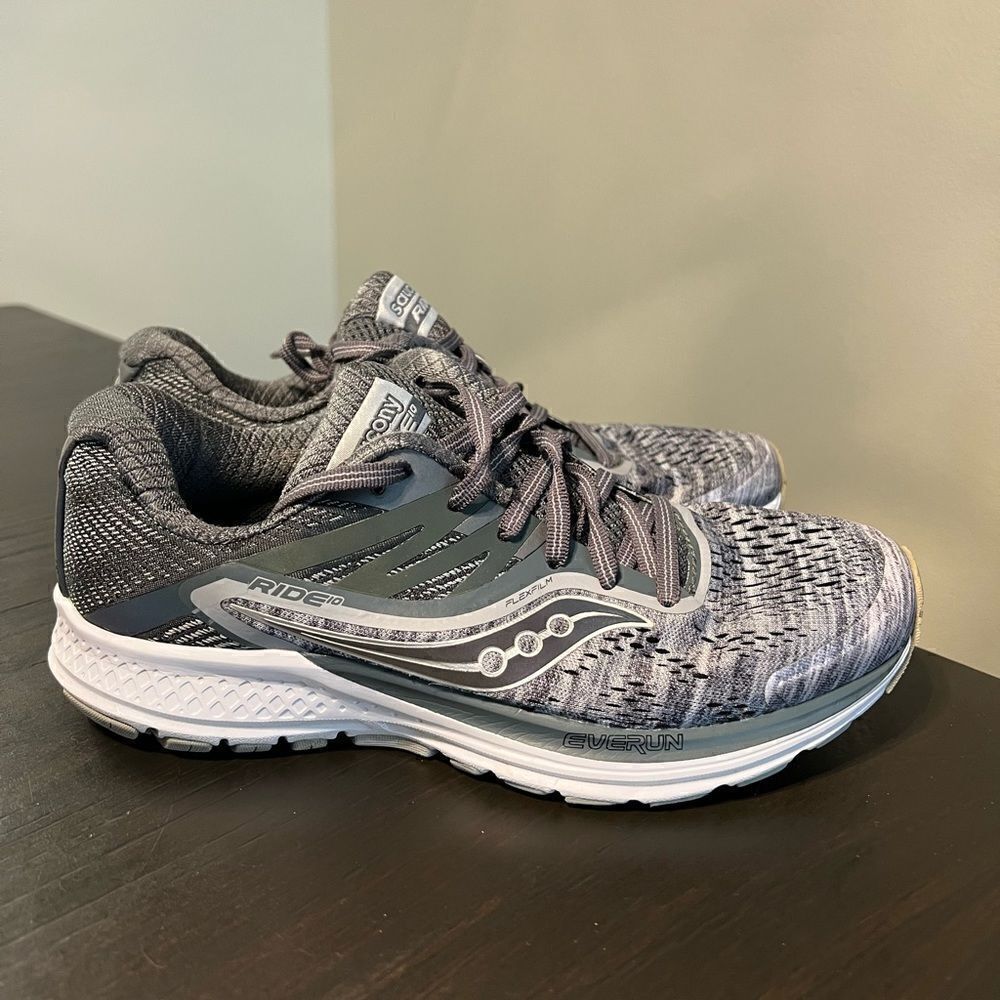 SAUCONY Women's SAUCONY, RIDE 10 RUNNING SNEAKERS size 6.5